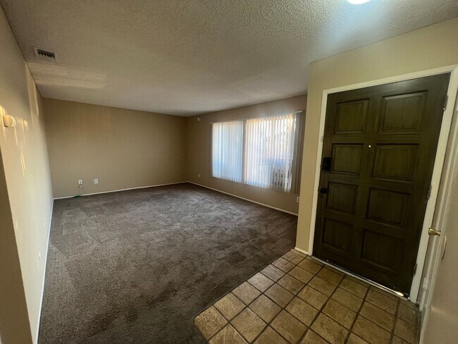 Building Photo - Spacious 4BR/2BA Mira Mesa Home For Rent!