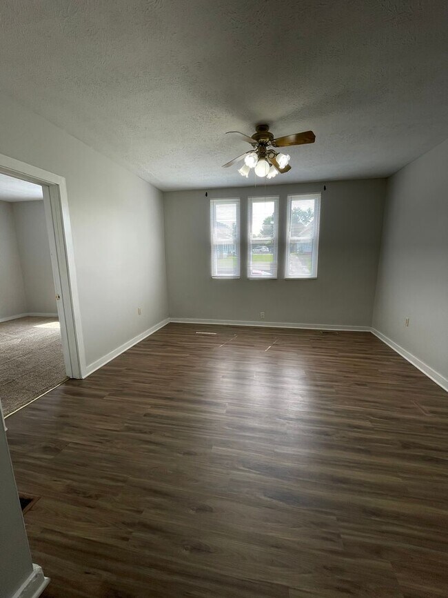 Building Photo - Two Bedroom Single Family Home