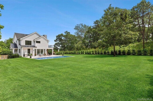 Building Photo - 28 Canoe Place Rd