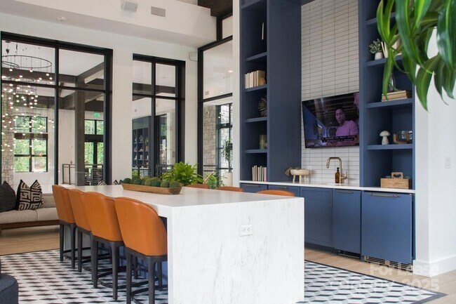 Building Photo - 9132 Senator Royall Dr