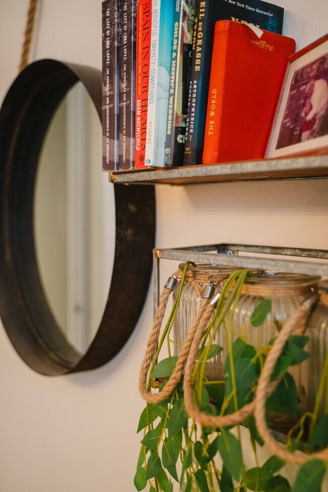 Building Photo - 1155 Ash St