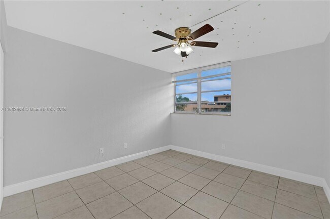 Building Photo - 8889 Fontainebleau Blvd
