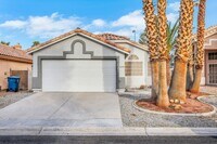 Building Photo - Single Story with a pool