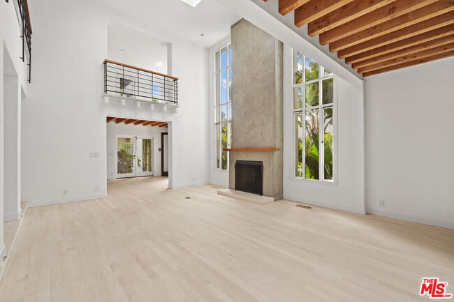 Building Photo - 524 Altair Pl
