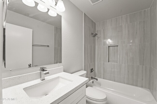 Building Photo - 11215 W Heatherbrae Dr