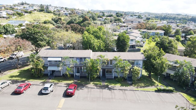 Building Photo - Three-Bedroom Duplex in Aiea.  Pet-Friendl...