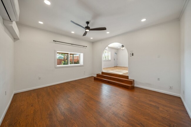 Building Photo - Imperial Beach House Stunning  2 bed /1 bath Duplex w Garage, Yard, + A/C