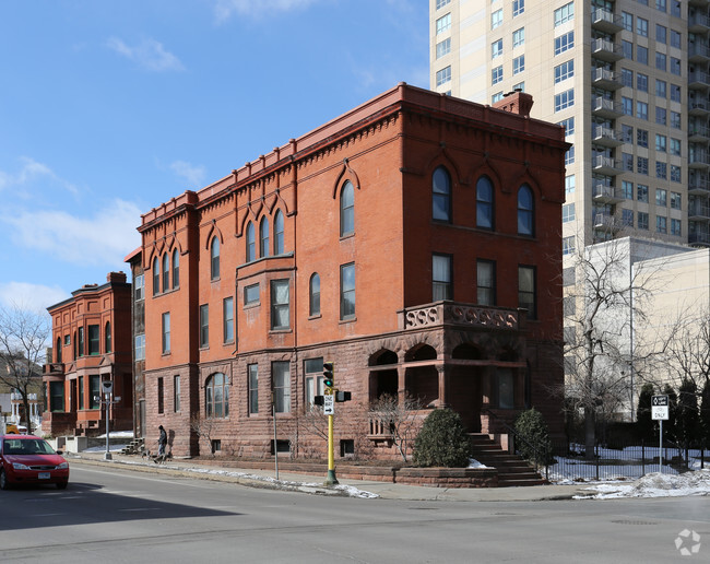 Building Photo - 625 9th St S