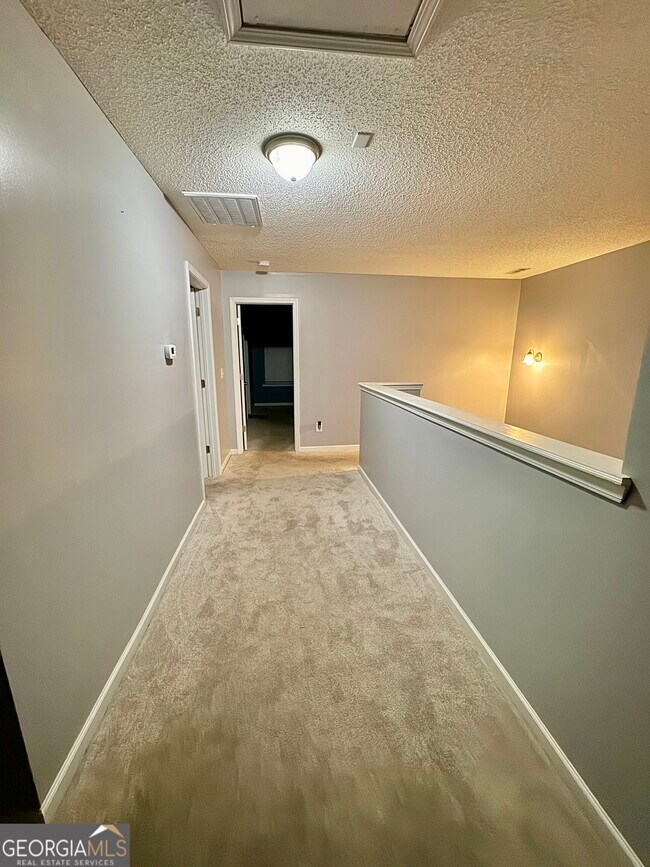 Building Photo - 322 Clover Brook Dr