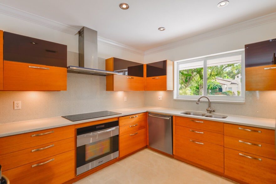 Building Photo - 911 Mariana Ave