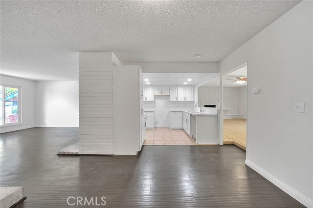 Building Photo - 518 N Platina Dr