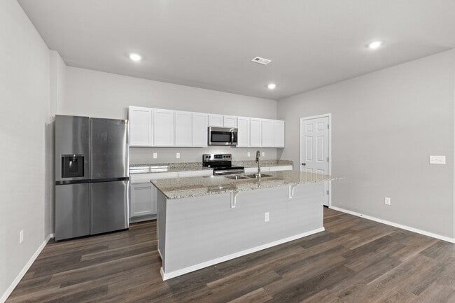 Building Photo - Spacious Home in Fayetteville!