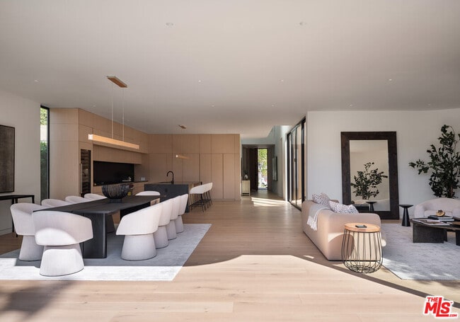 Building Photo - 4939 Petit Ave