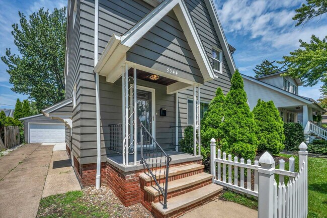 Building Photo - 3544 Tuttle Ave