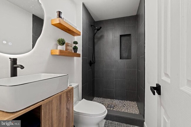 Building Photo - 209 Front St