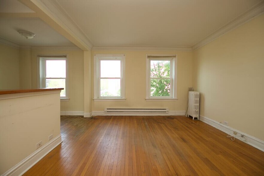 Building Photo - 808 Green Bay Rd