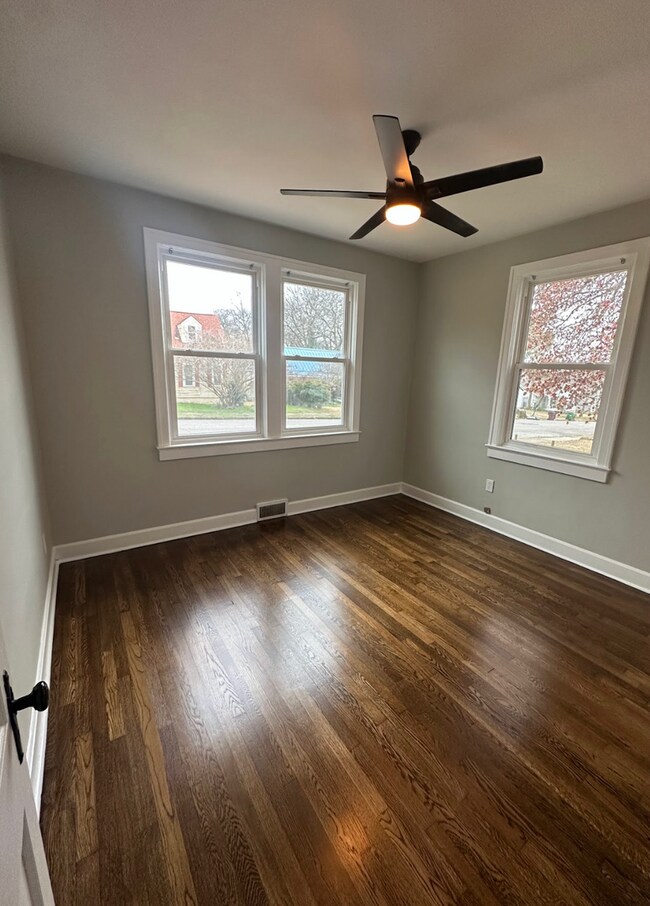 Building Photo - Stunning Historic Home - Sheffield, AL