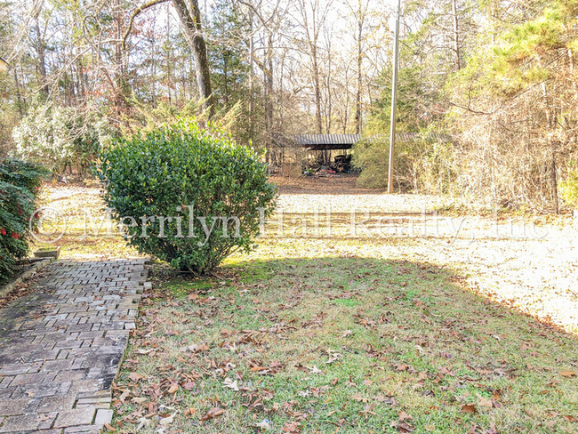 Building Photo - Spacious 4 Bedroom on over 4 acres in Irmo!