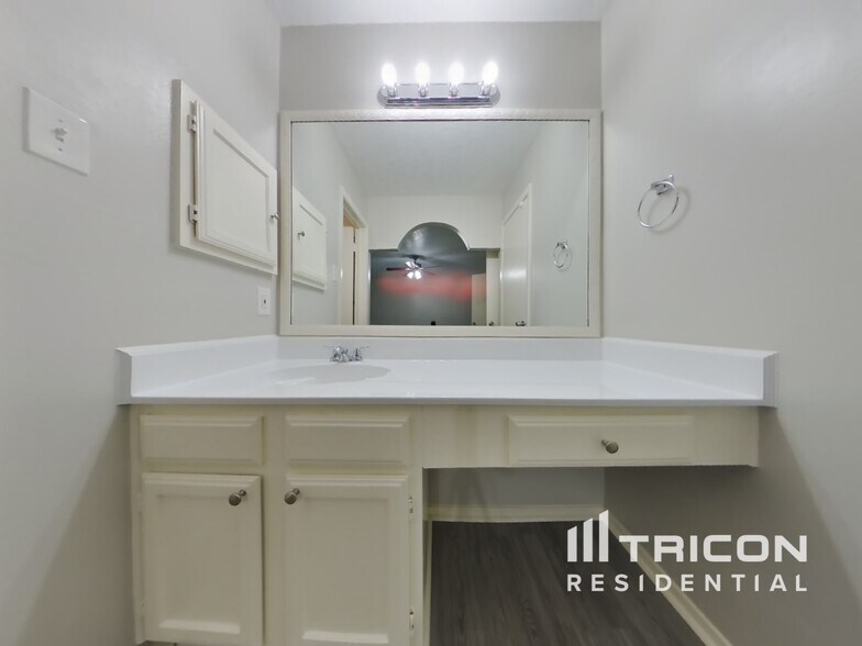 Building Photo - 120 WoodCrest Dr