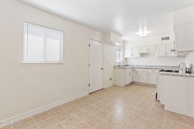 Building Photo - 10060 Kellogg St