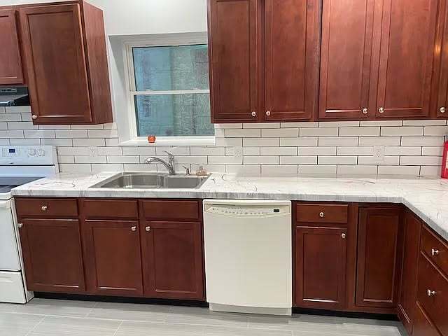 Building Photo - 520 N 53rd St