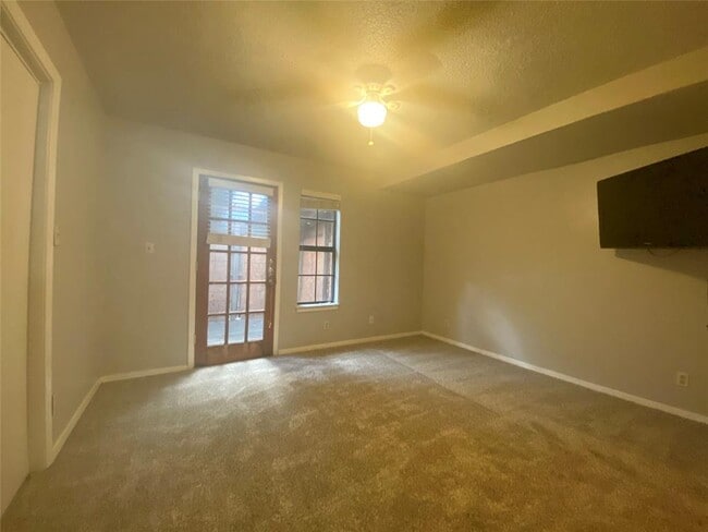 Building Photo - 1609 W 11th St