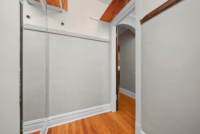 Building Photo - 1939 Grove Ave