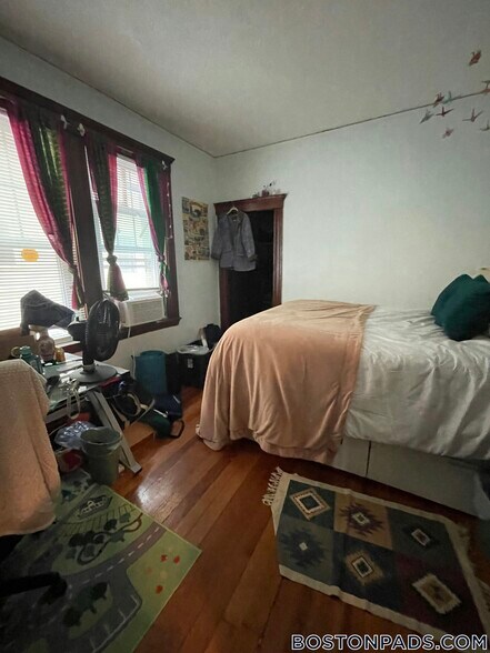 Primary Photo - 104 W Adams St