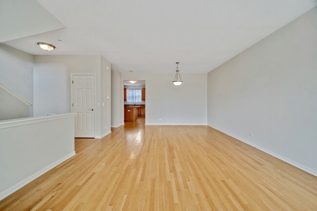 Building Photo - 111 Creekbend Ct