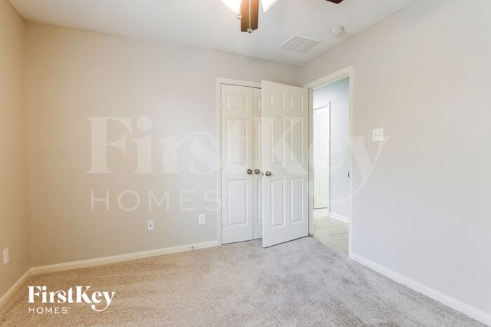 Building Photo - 9931 Fairlane Oaks Dr