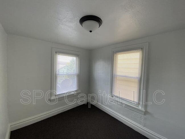 Building Photo - 336 S Second St