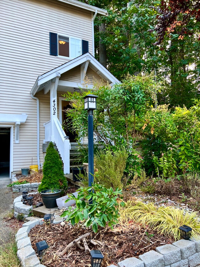 Building Photo - 4302 Lupine Ct