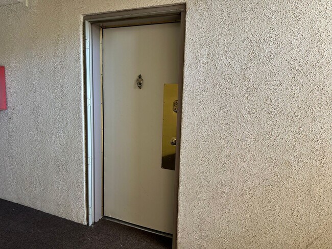 Building Photo - Available for Immediate Move-In – 2 Bed | 2 Bath Condo