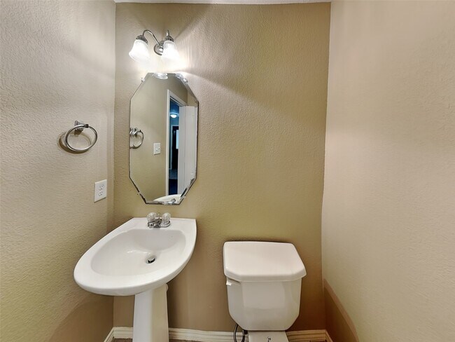 Building Photo - 15326 Boulder Hollow Ln