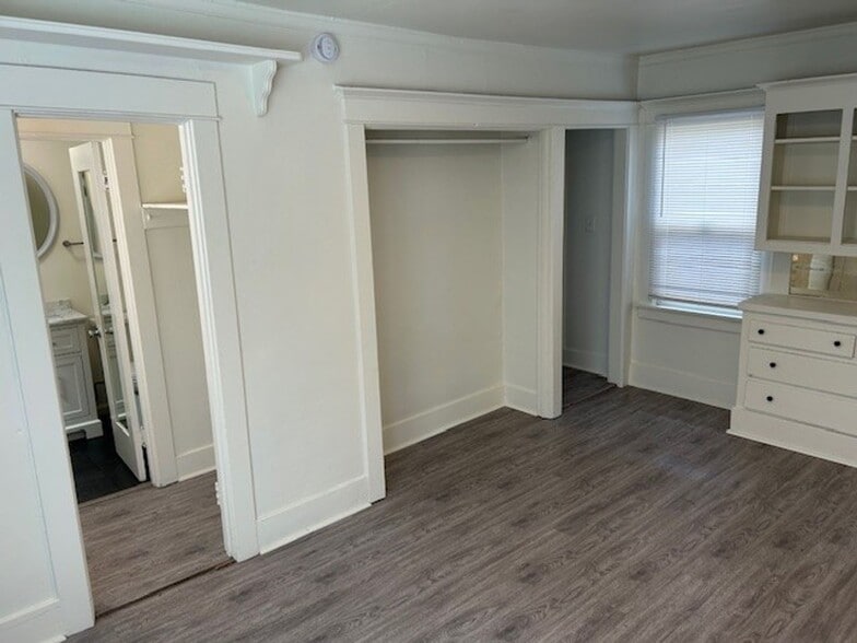 Building Photo - 1730 E. 7th St. #17