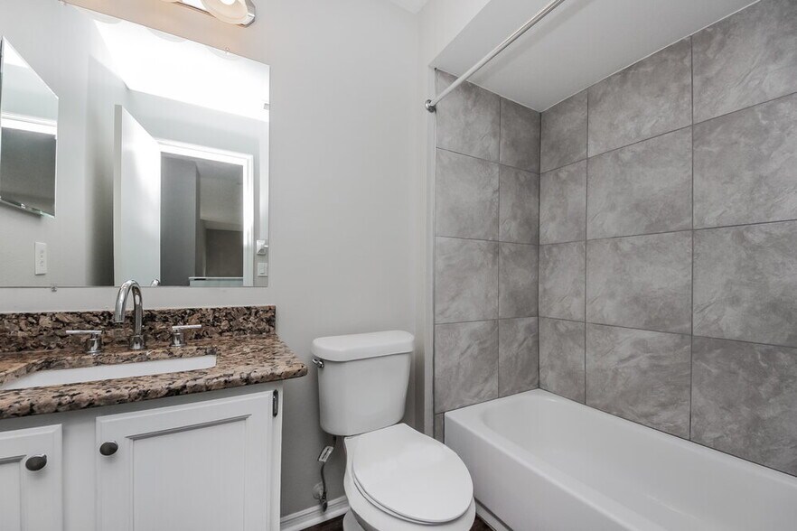 Building Photo - 3227 Brewster Dr