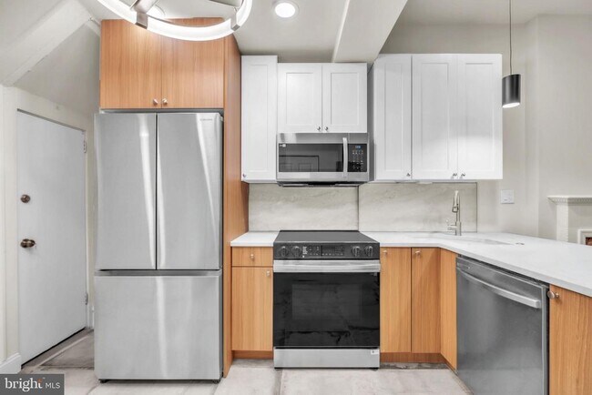 Building Photo - 1823 S Broad St