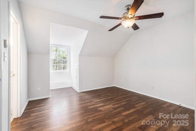 Building Photo - 701 McNabb Ct