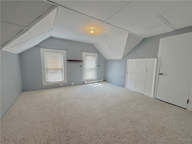 Building Photo - 708 Schuyler St