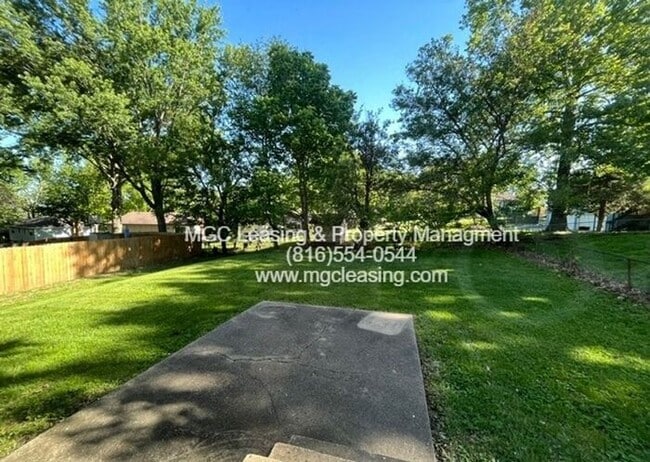 Building Photo - Freshly Renovated & Move-In Ready in Blue Springs - Schedule A tour today!
