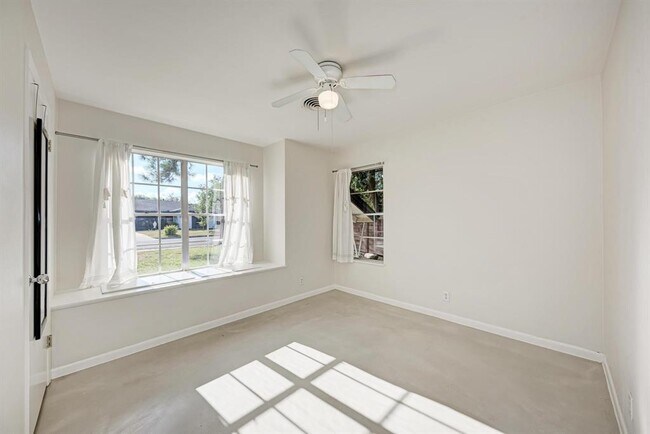Building Photo - 2508 East Side Dr