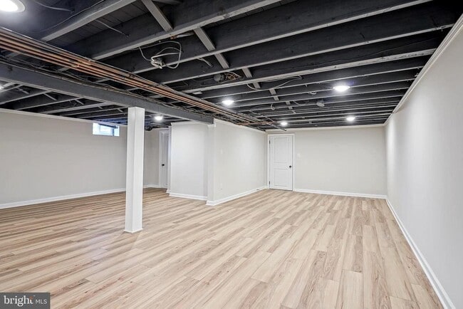 Building Photo - 10 Garfield Ave