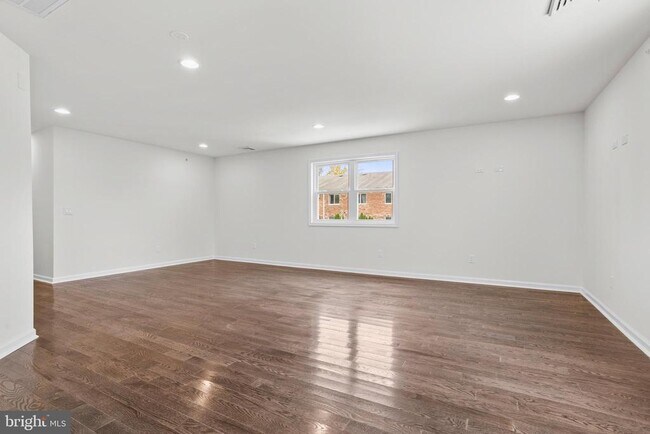 Building Photo - 819 11th Ave