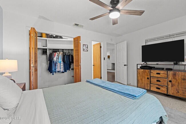 Building Photo - 136 Colina Cir