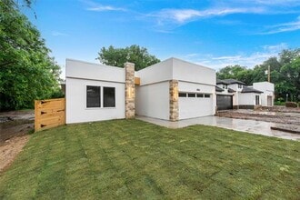 Building Photo - 3904 De Maggio St