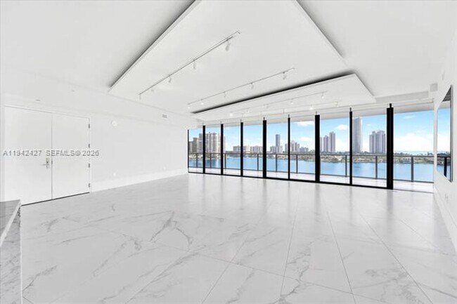 Building Photo - 5500 Island Estates Dr