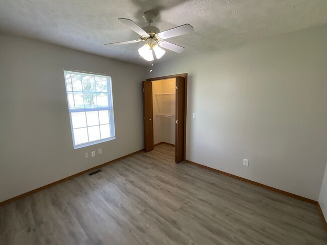 Building Photo - Clean and Cozy Home in NW Springfield