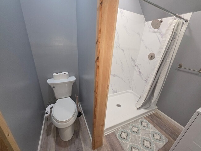 Building Photo - 820 Clearview Rd