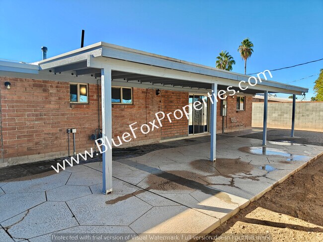 Building Photo - 3310 W Calle Toronja