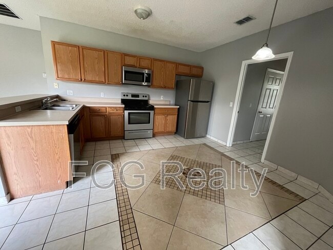 Building Photo - 325 Marquee Dr